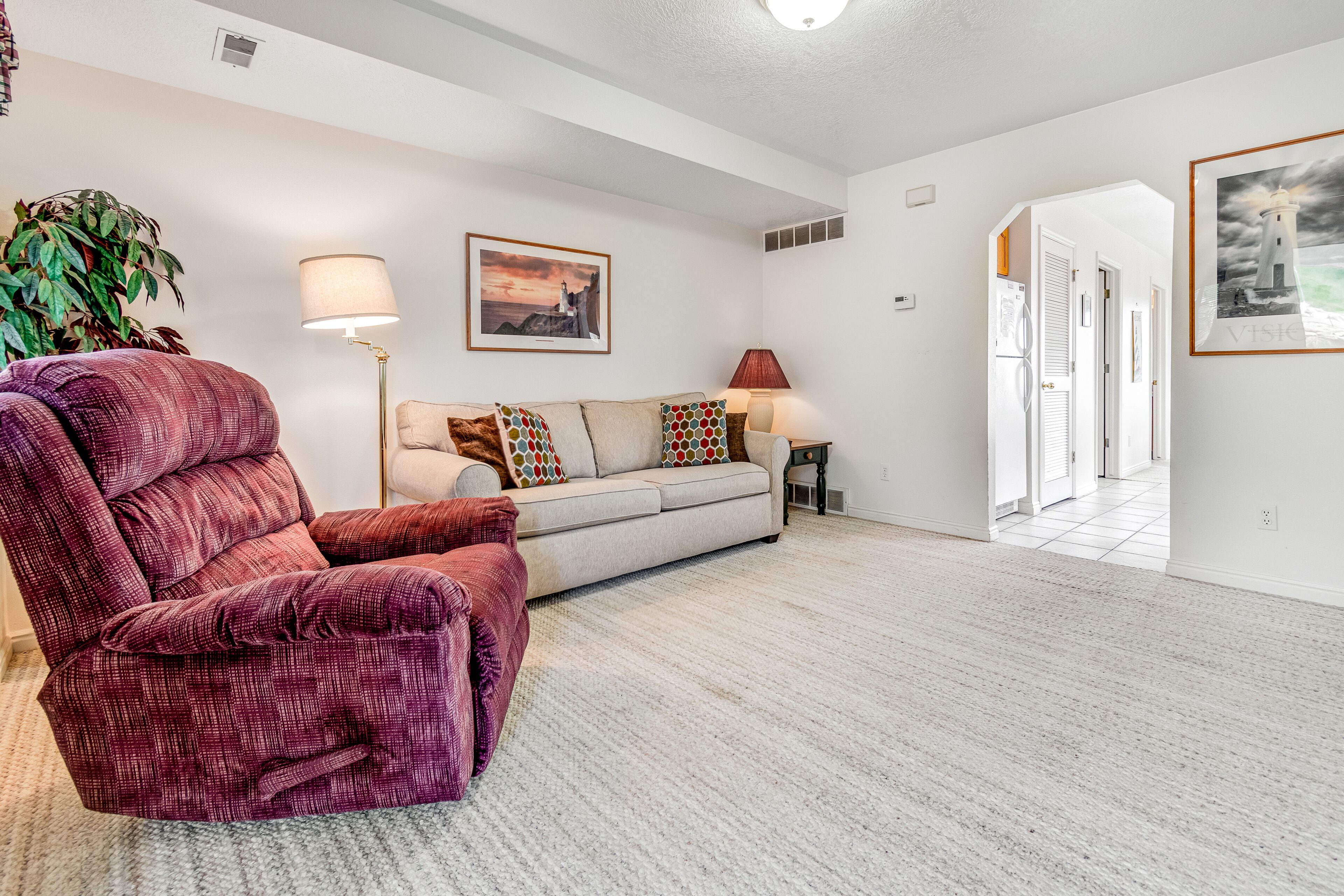 2-story condo w/Bear Lake views, private patio, heated pool, hot tub, tennis