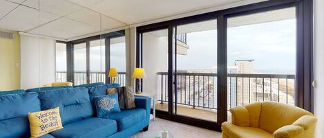 TV, DVD player, pebolim, livros