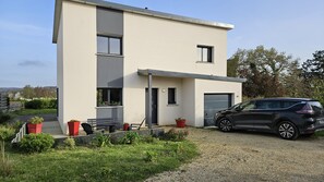 Exterior - New house with small sea view close to the beach (Carantec)