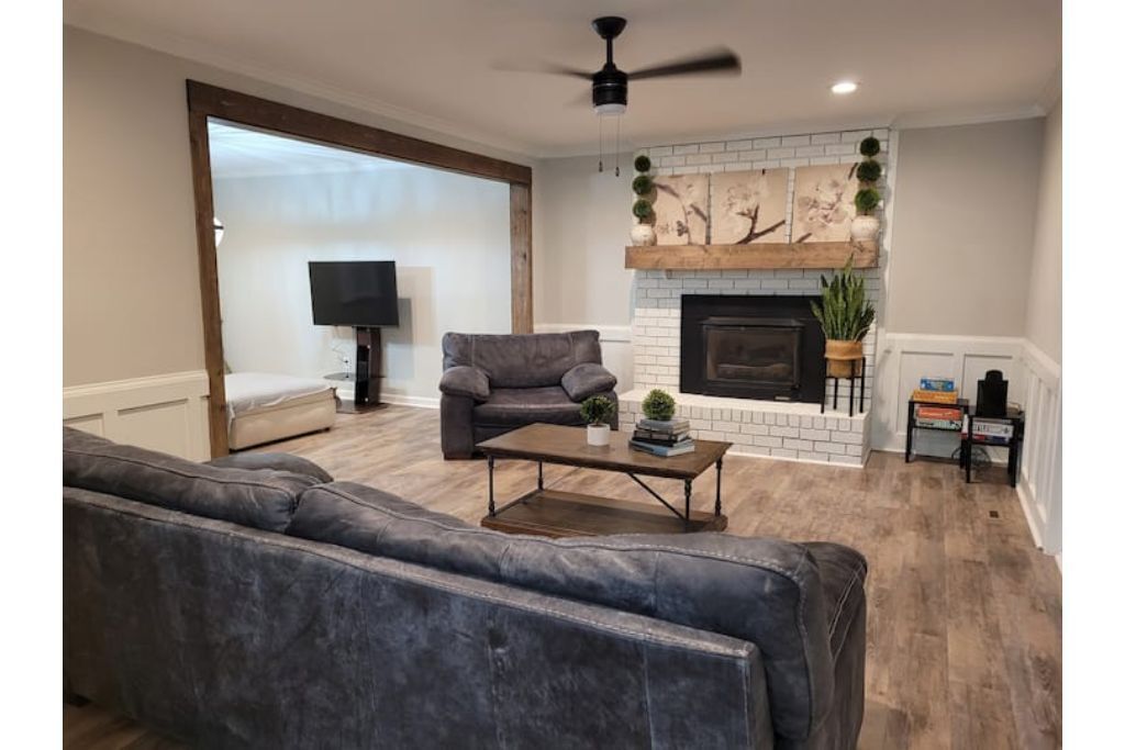 Charming Entire Harrisburg home with large yard.