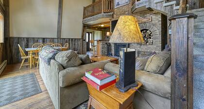 Dog-friendly cabin with firepit, deck, private hot tub, fireplace