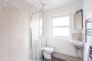 Basic House, Multiple Beds | Bathroom | Shower, towels, soap, shampoo