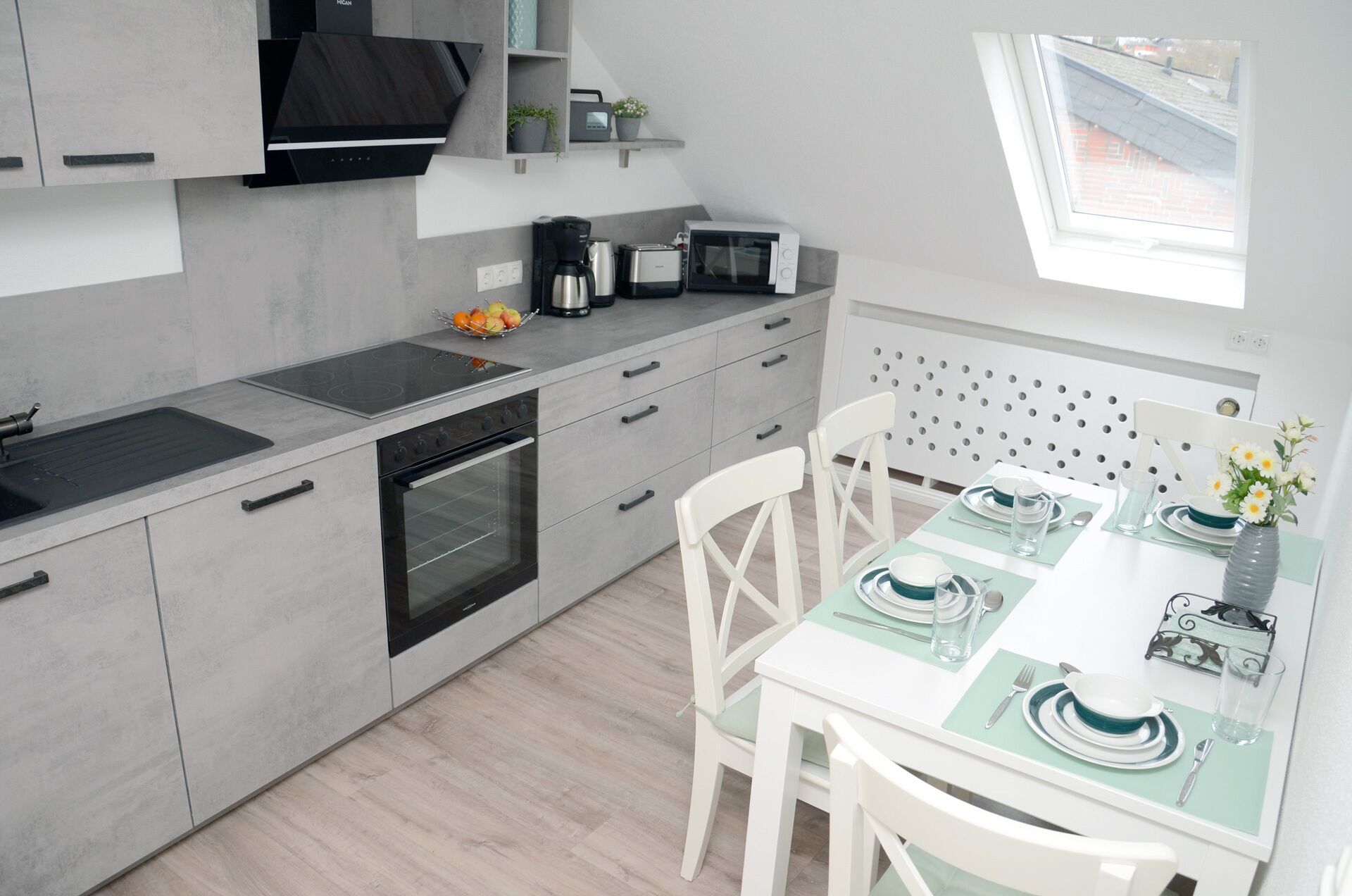 Kühlschrank, Mikrowelle, Ofen, Herdplatte