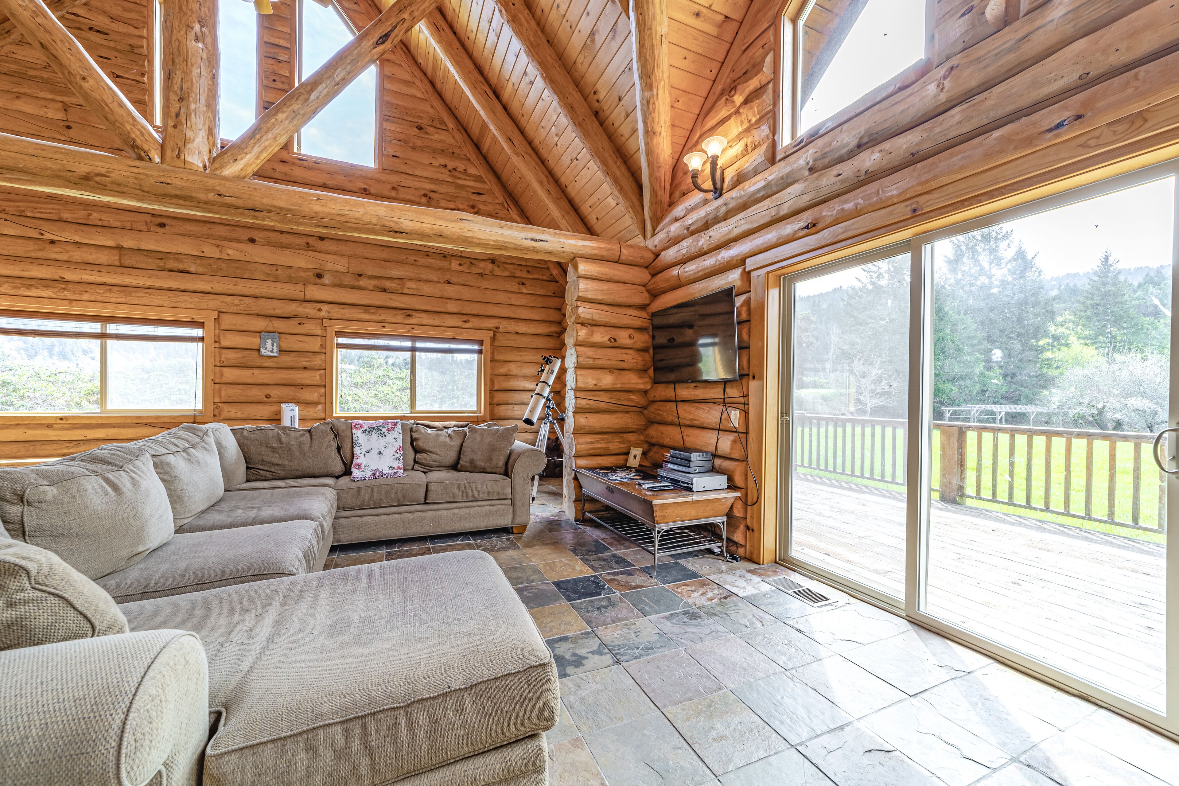 Secluded riverfront home with firepit, full kitchen, wonderful views & bunk room