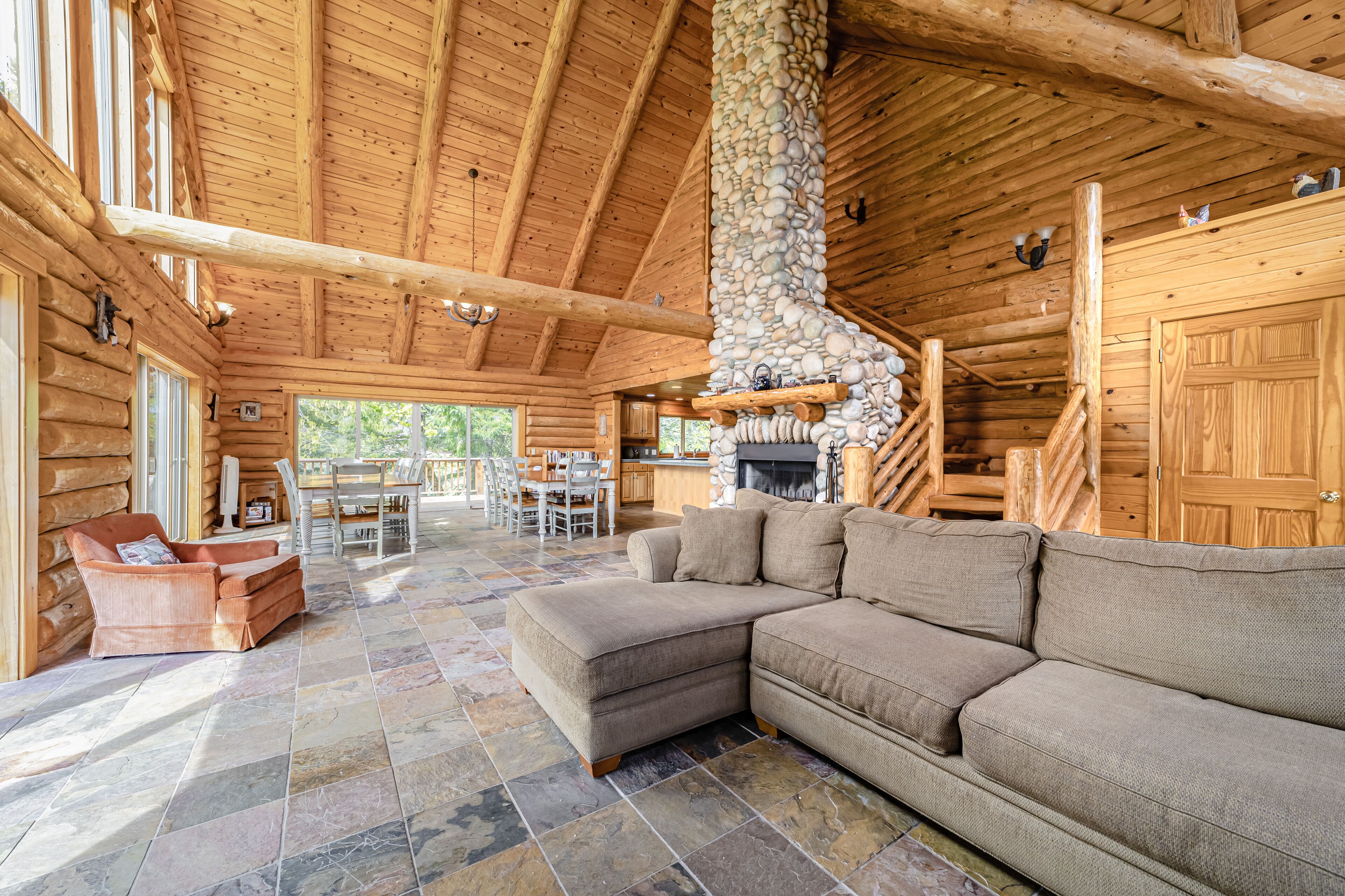 Secluded riverfront home with firepit, full kitchen, wonderful views & bunk room