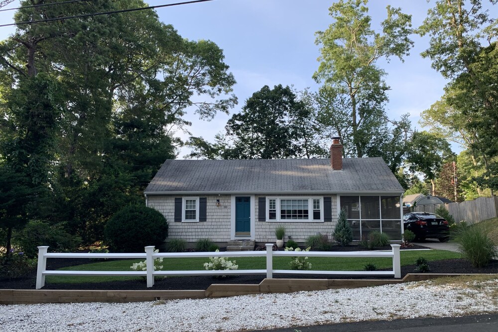 Cute house near the beach with central AC, high-speed WiFi, gas grill, and yard