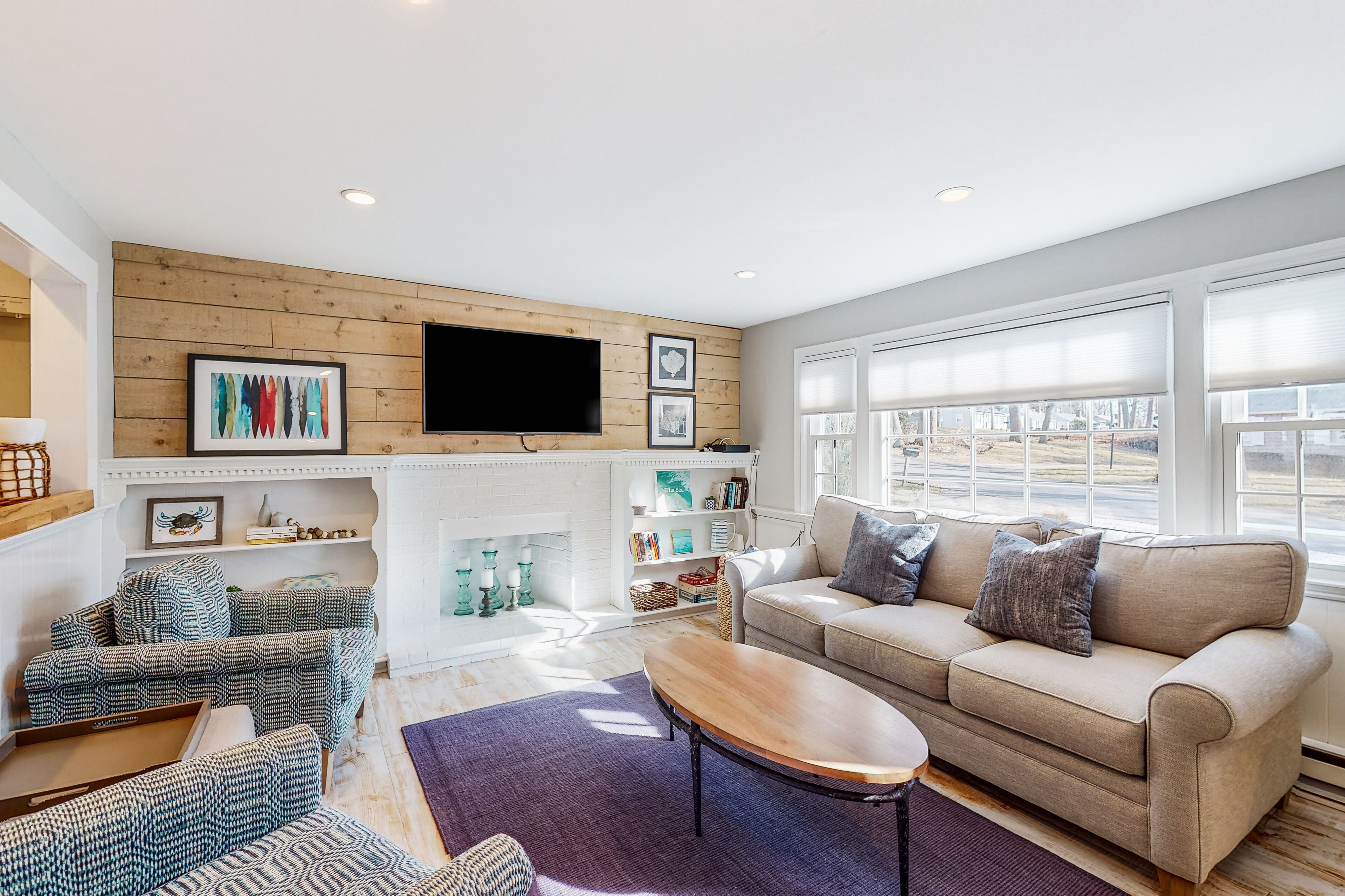 Cute house near the beach with central AC, high-speed WiFi, gas grill, and yard