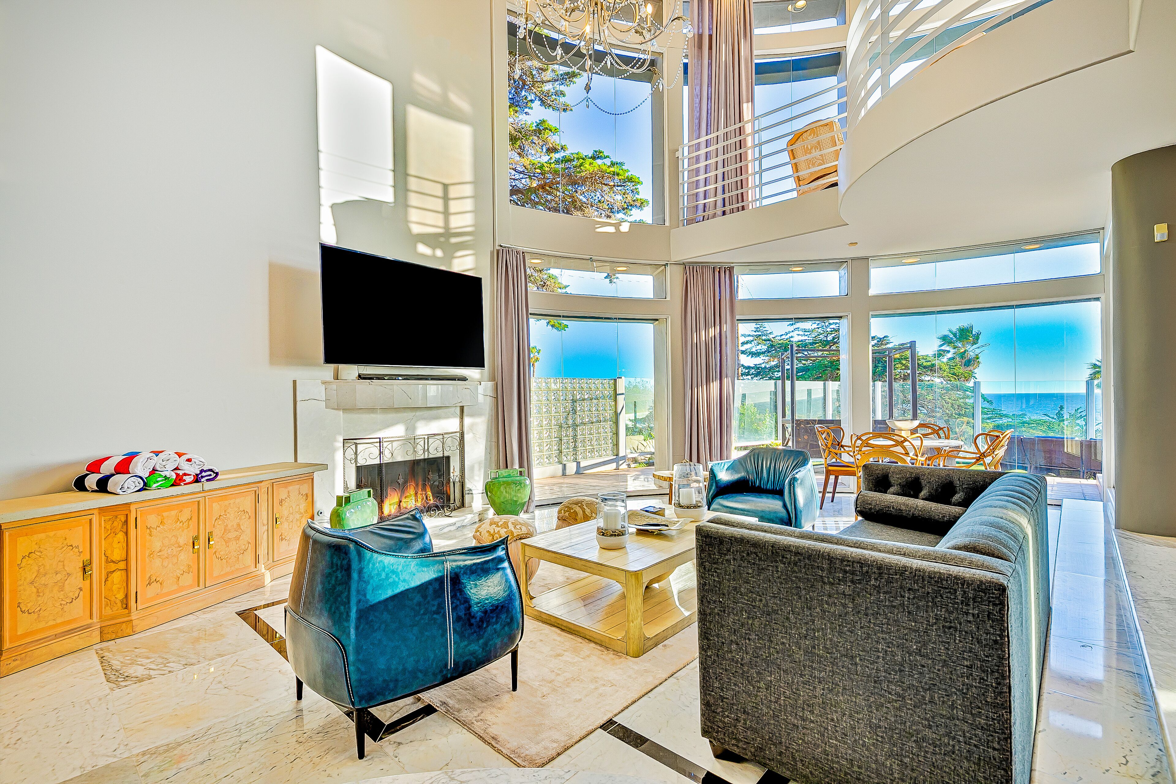 Oceanfront luxury home w/sunset views, enclosed patio, gas grill, and balconies