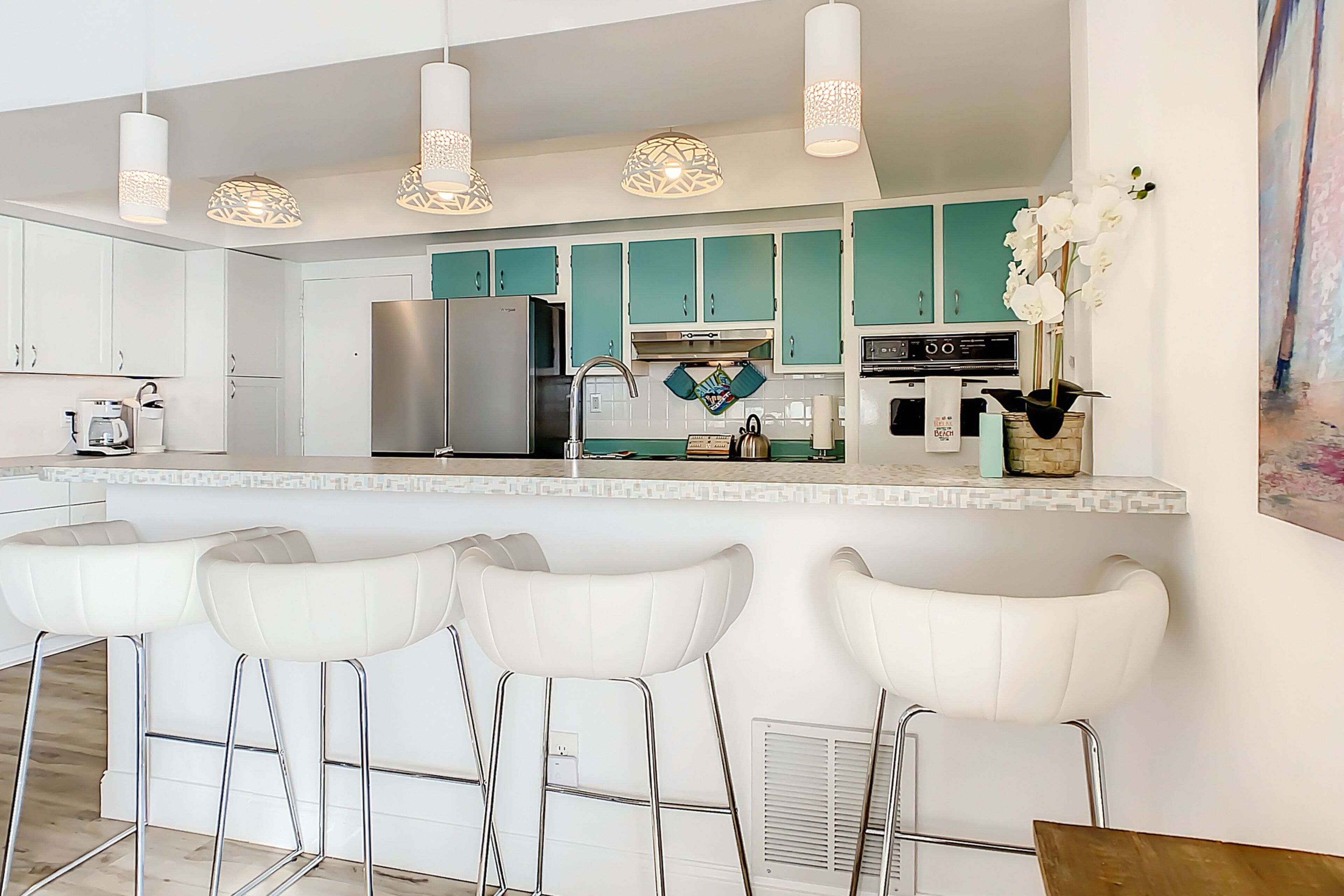 Top-floor, oceanfront condo with balcony