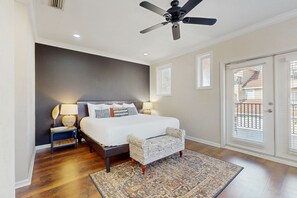4 bedrooms, iron/ironing board, internet, bed sheets
