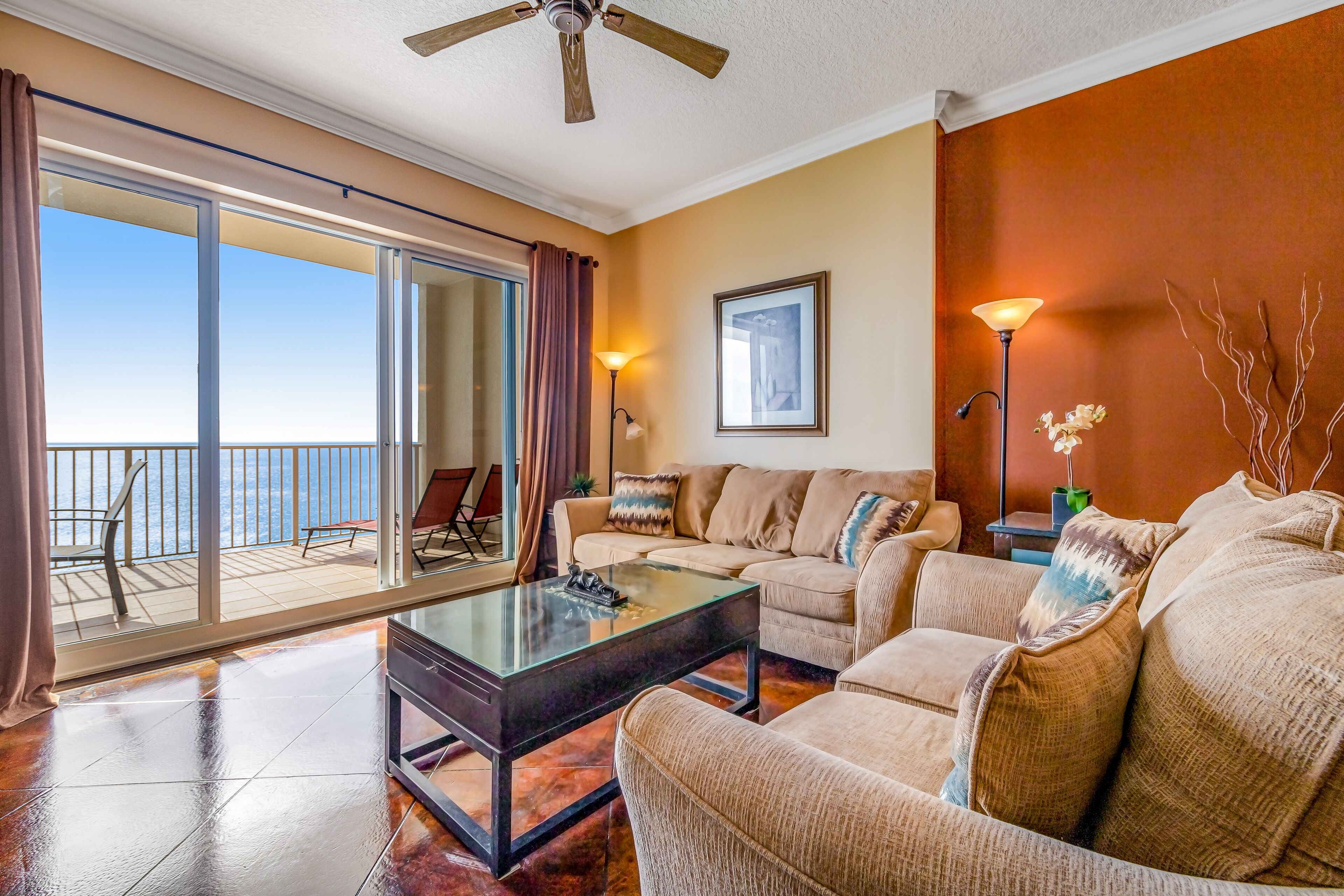 Oceanfront condo w/private balcony, W/D, pool, gym, sauna, & hot tub access