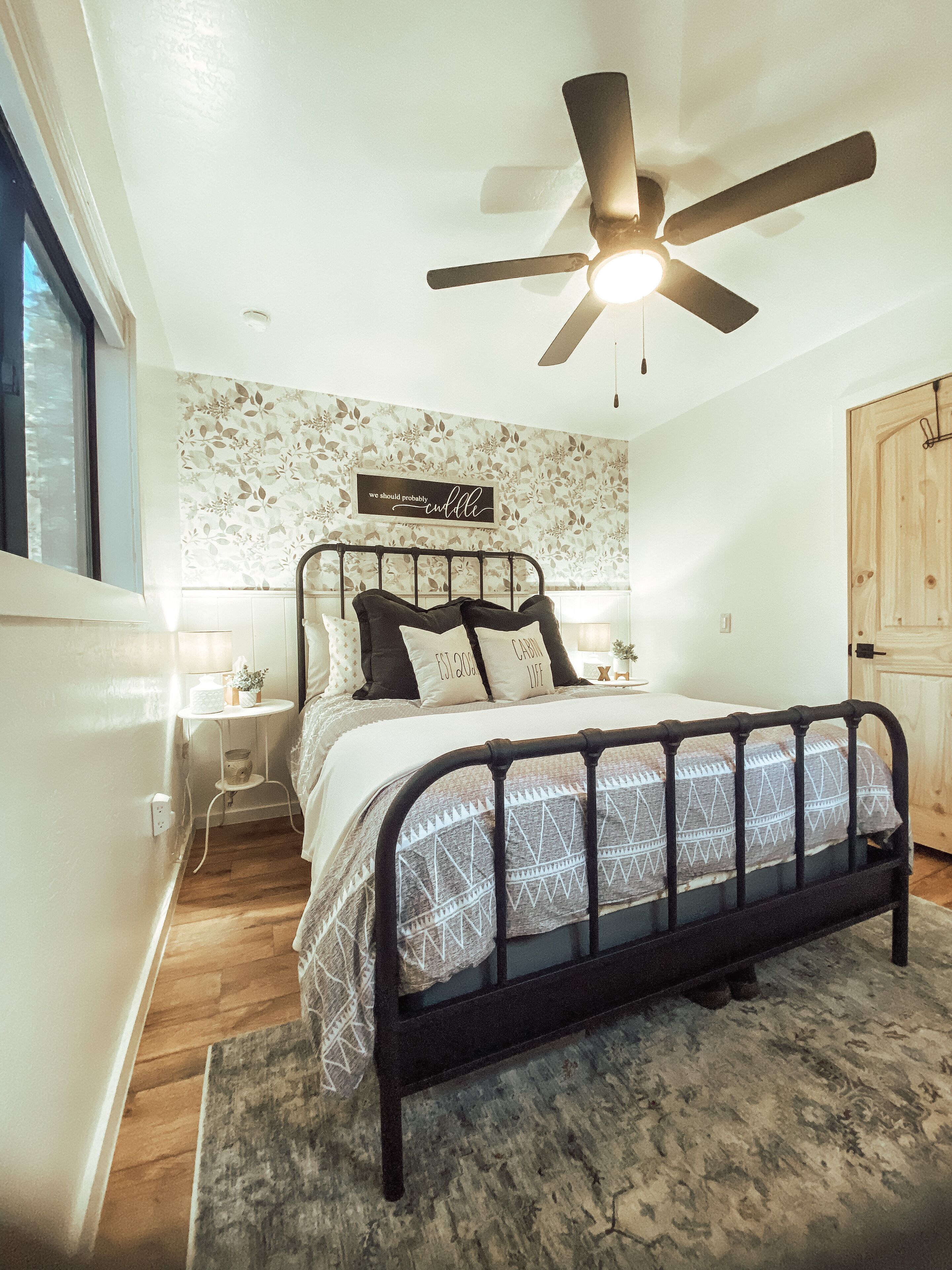 Cozy Remodeled Cabin in the Woods near Lynx Lake