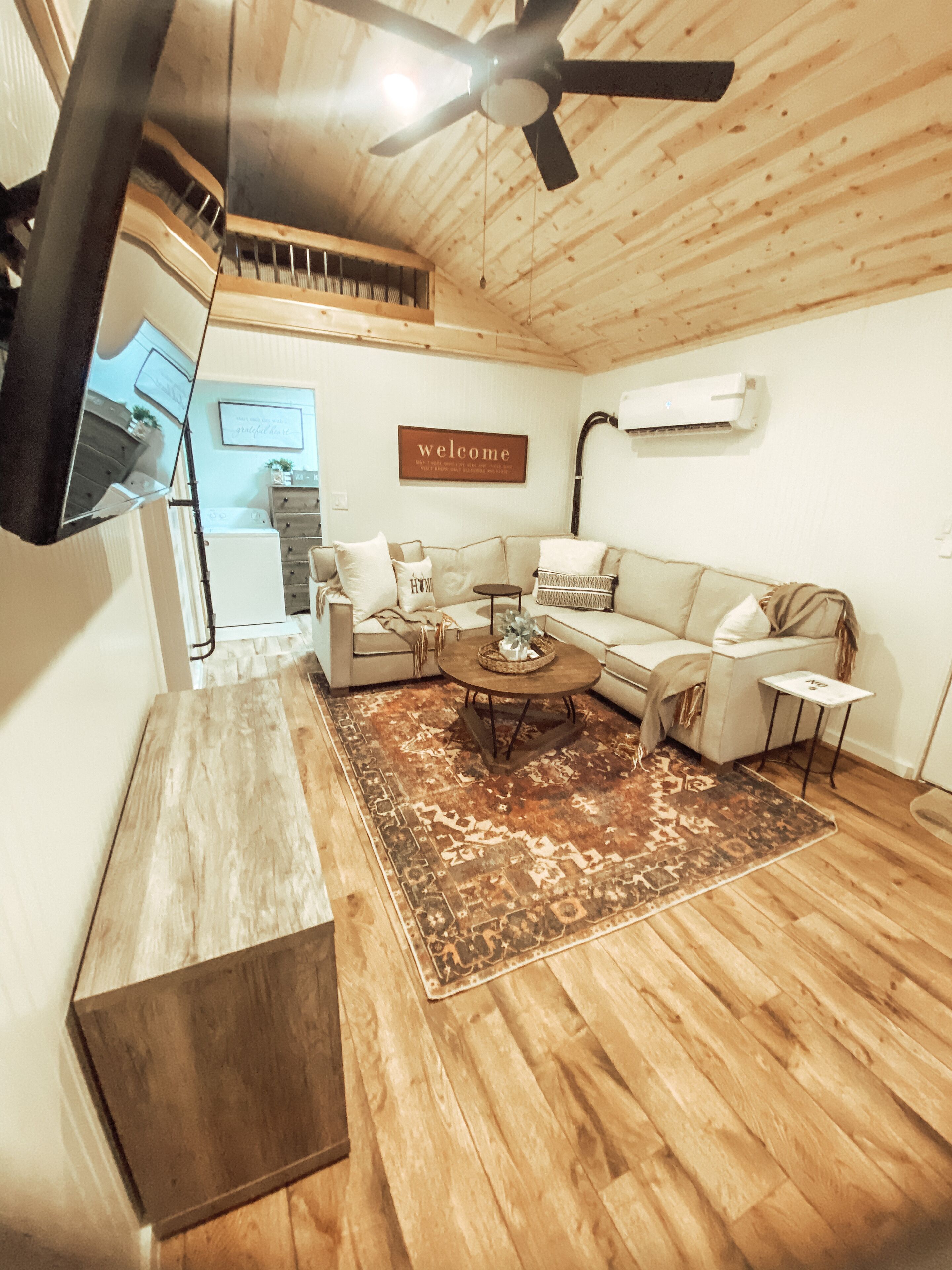 Cozy Remodeled Cabin in the Woods near Lynx Lake