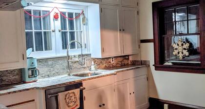 Charming Fox River Frontage - Fishing, boating, canoeing, FUN!