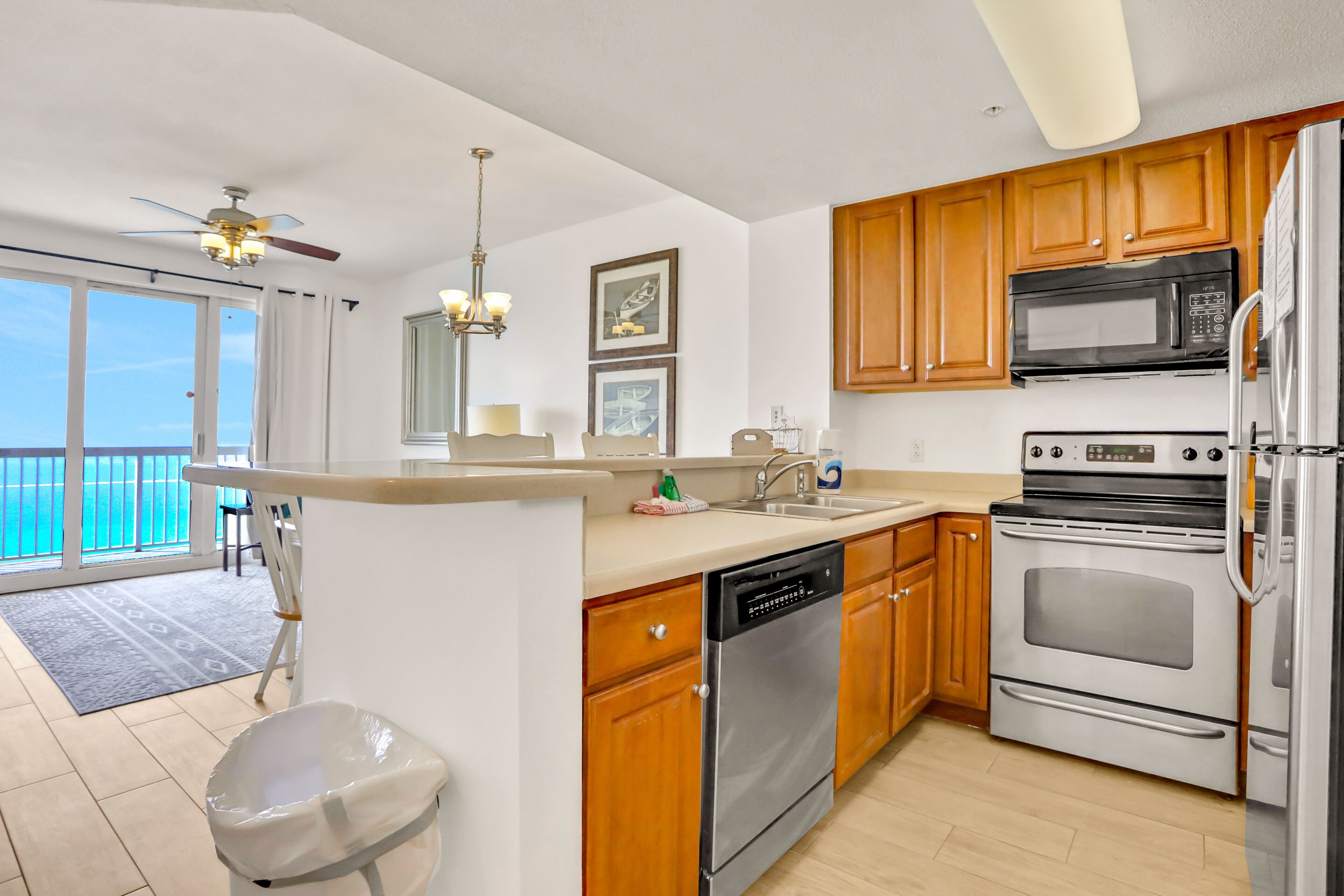 Deluxe condo w/fantastic gulf view, onsite heated pool, hot tub, private balcony