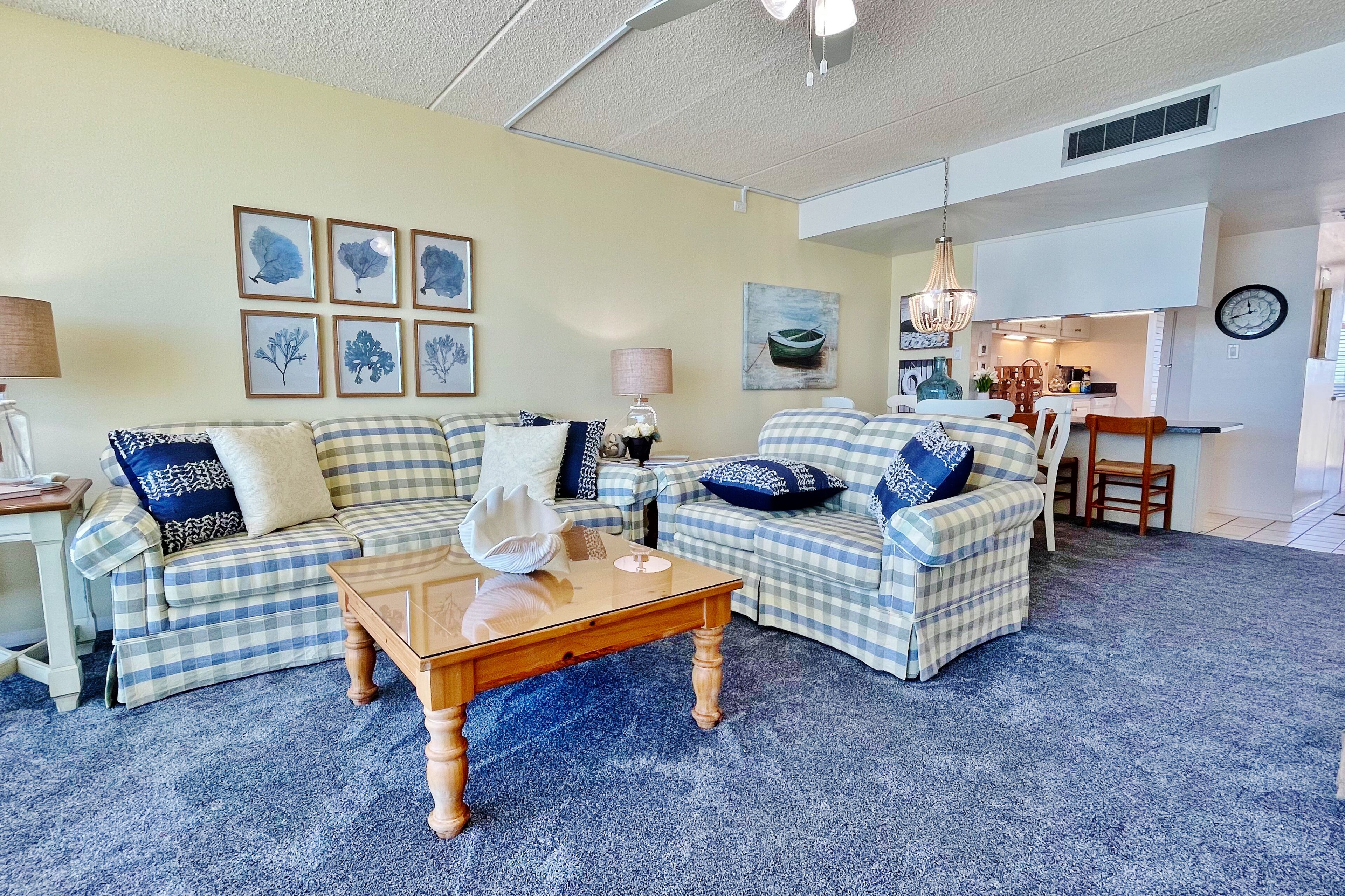 Beachfront condo with fabulous ocean views, balcony, 2 pools & shuffleboard