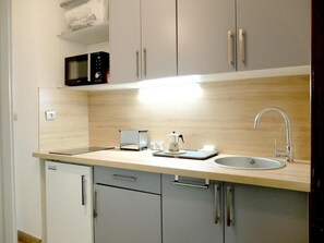 Fridge, microwave
