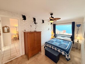 5 bedrooms, iron/ironing board, WiFi, bed sheets