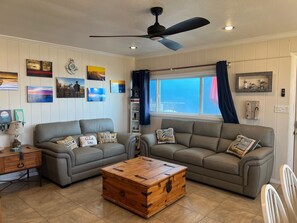 TV - Redondo Oceanfront-Mission Beach Home, Sleeps 11! (San Diego)