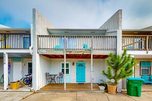 Exterior - Dog-friendly condo 1 block from the water,  W/D & central A/C (Panama City Beach)