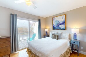 2 bedrooms, iron/ironing board, internet, bed sheets - Dog-friendly condo 1 block from the water,  W/D & central A/C (Panama City Beach)