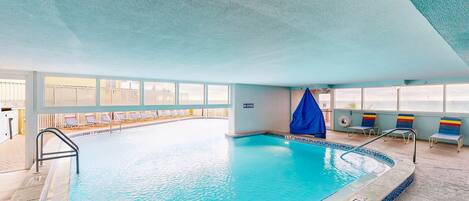 حمّام سباحة مُدفَّأ