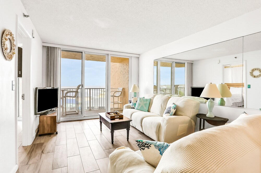 Condo in an oceanfront building with side ocean view, balcony, AC, WiFi & pool