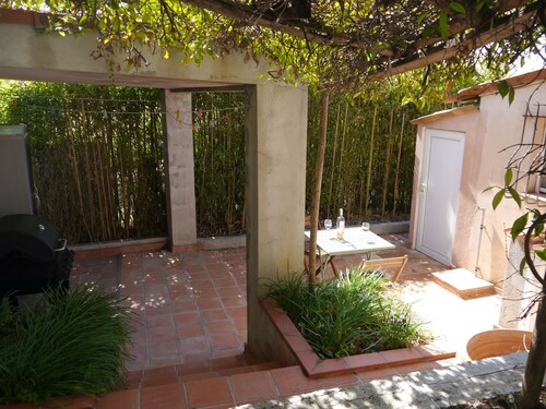 Gorgous, independent studio with terraces