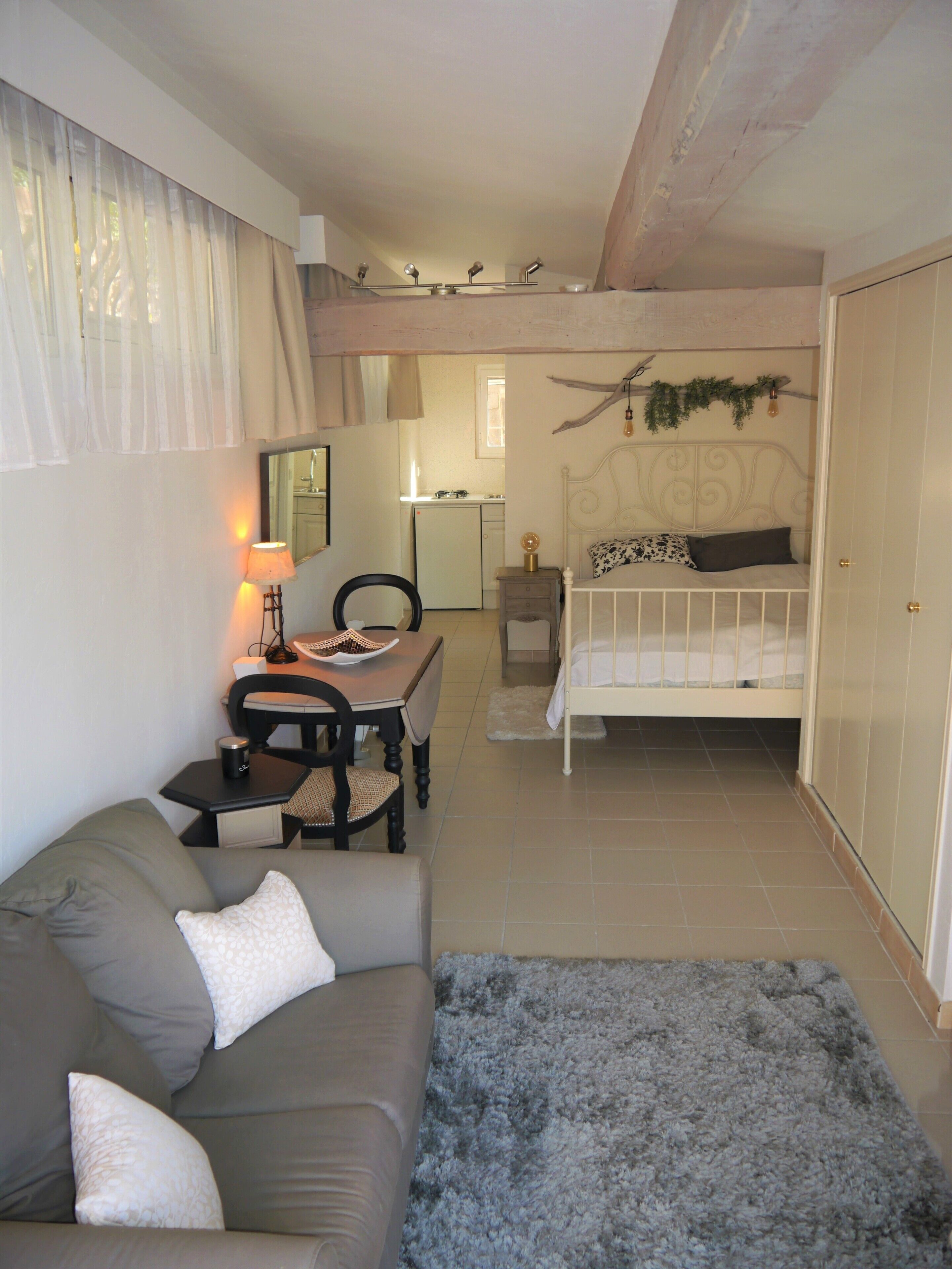 Gorgous, independent studio with terraces