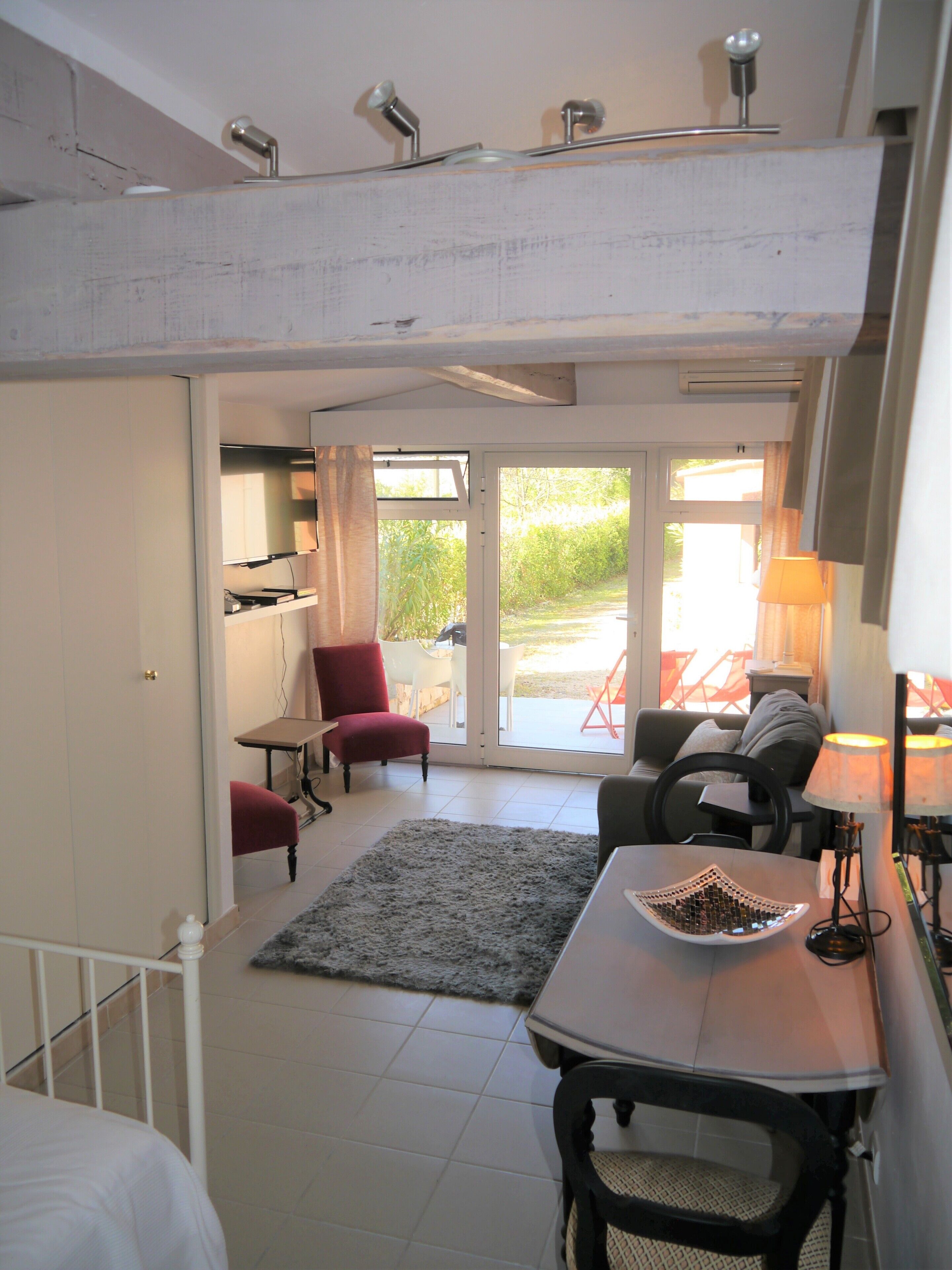 Gorgous, independent studio with terraces