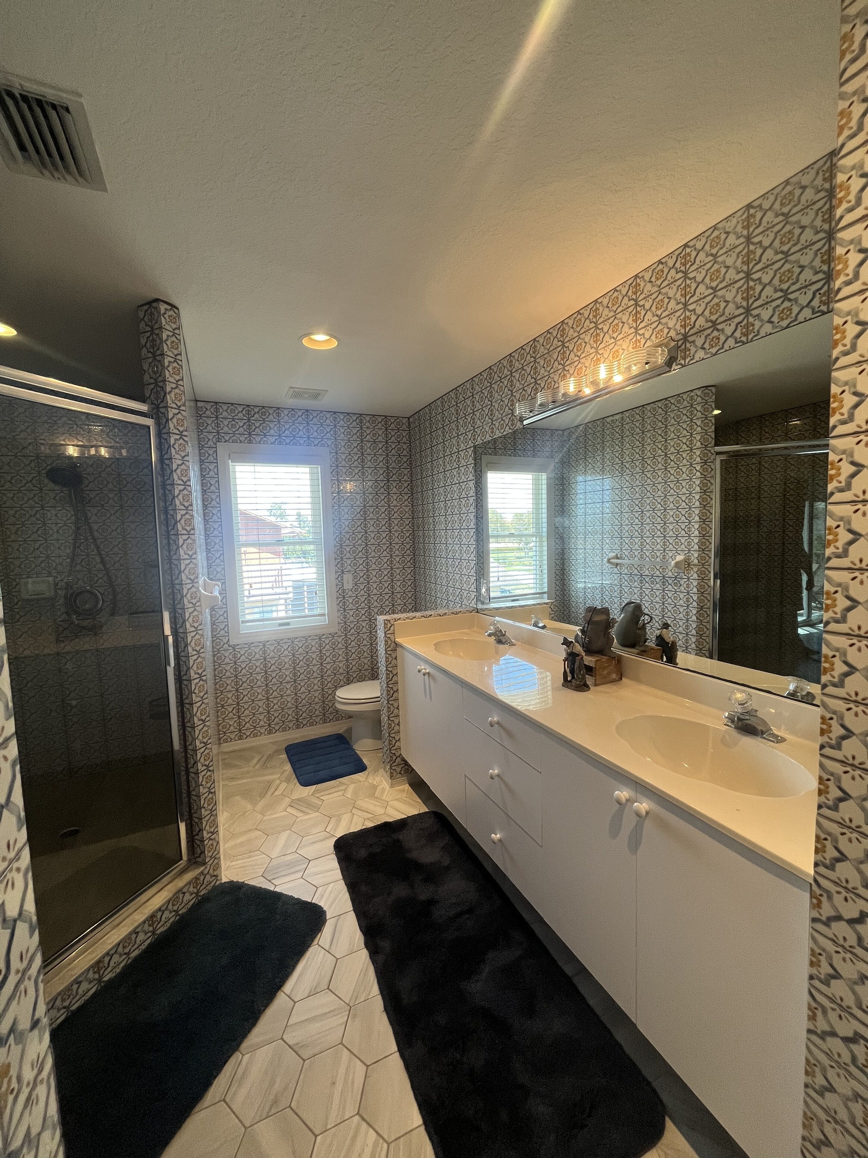 Amazing vacation home with a short walk to Naples best beaches!!