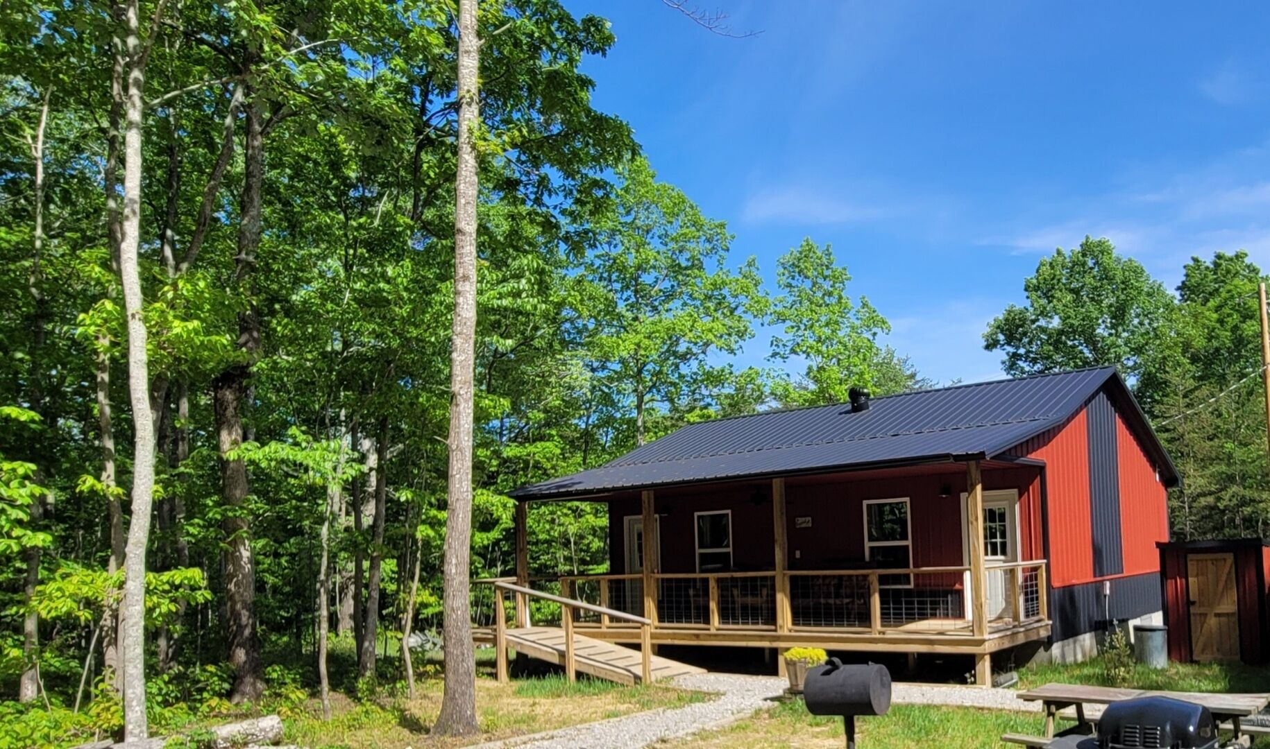 Dogwood-dog friendly, homestead w/ livestock, quiet, relaxing, hiking, Caverns