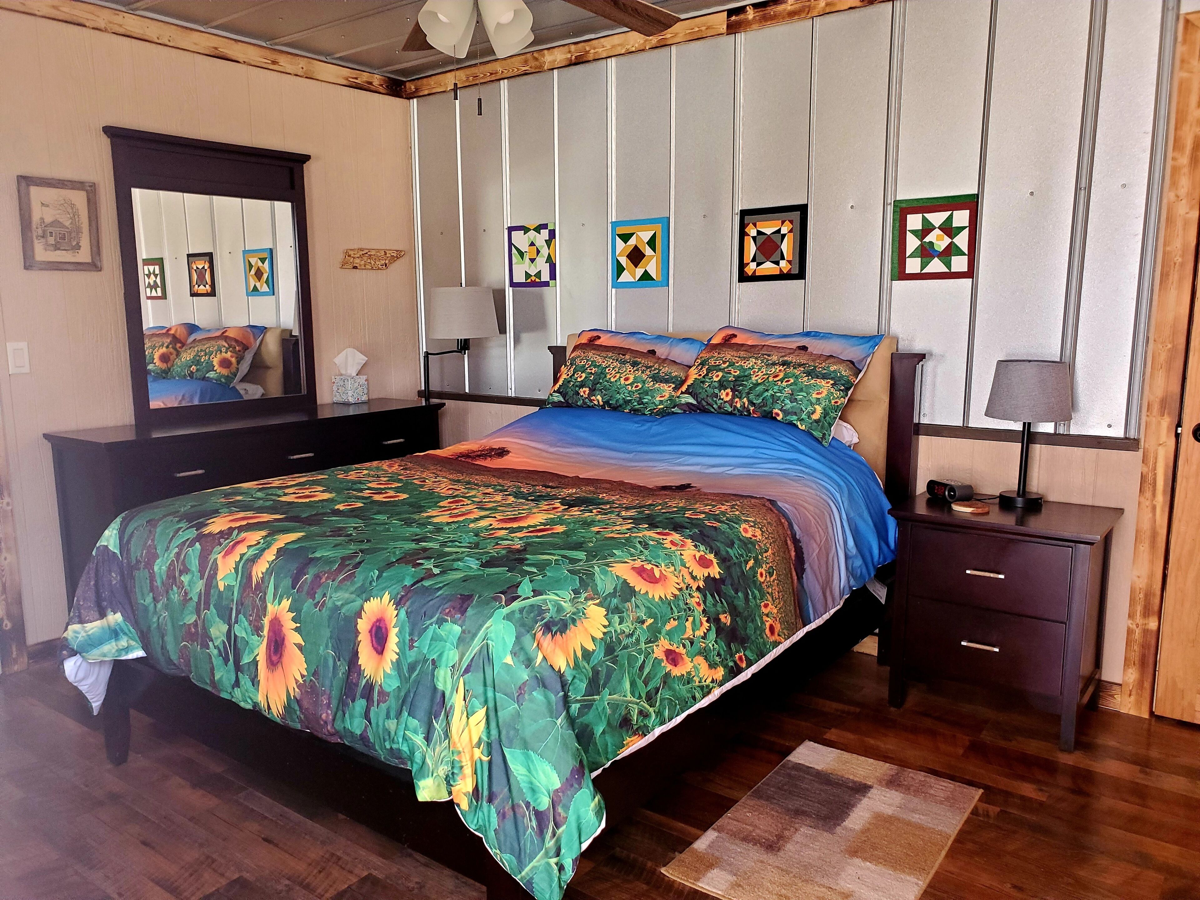 Dogwood-dog friendly, homestead w/ livestock, quiet, relaxing, hiking, Caverns