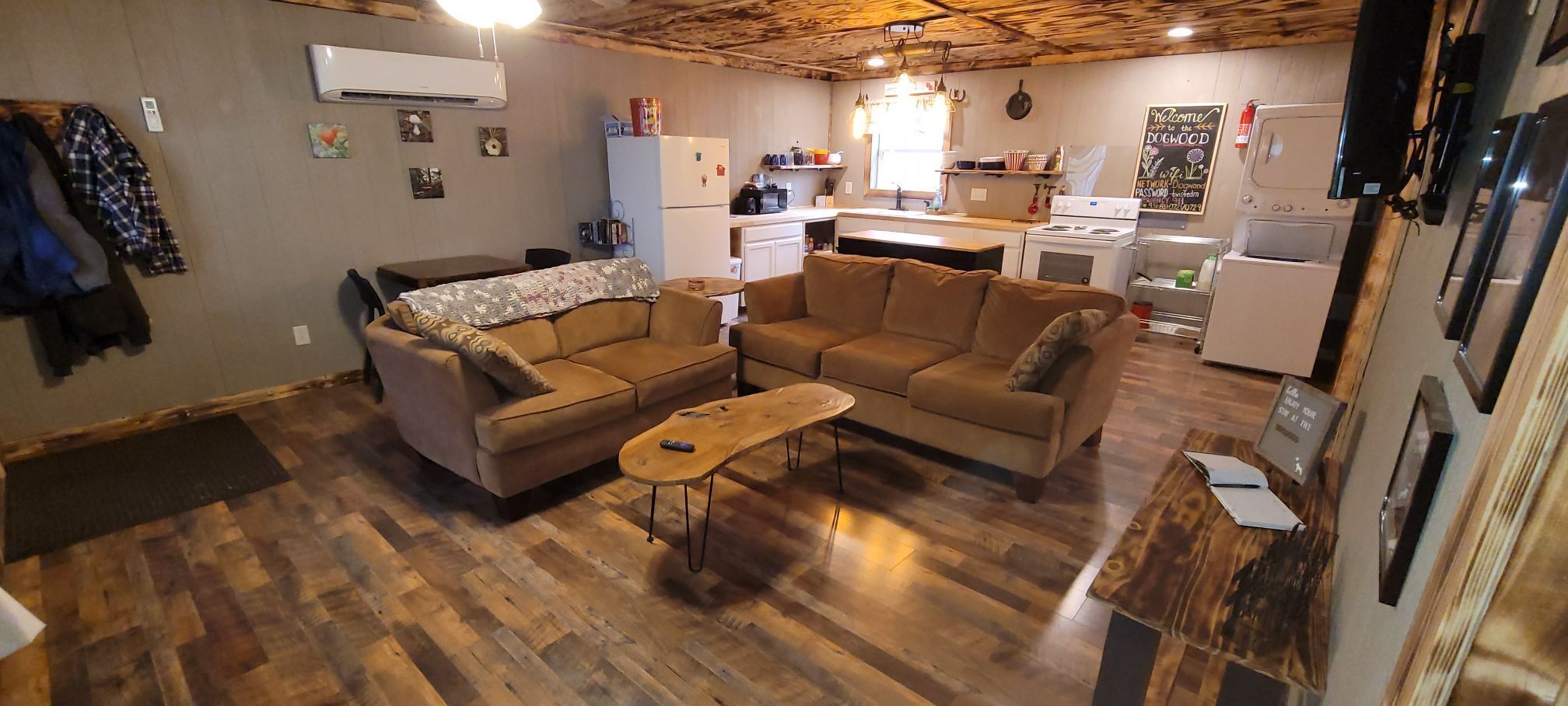 Dogwood-dog friendly, homestead w/ livestock, quiet, relaxing, hiking, Caverns