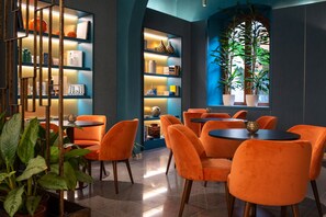 Lobby-lounge