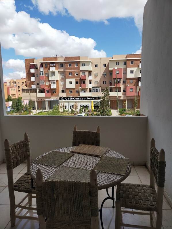 Apartment | Balcony - Remarkable 2-bed Apartment in Marrakech (Marrakech)