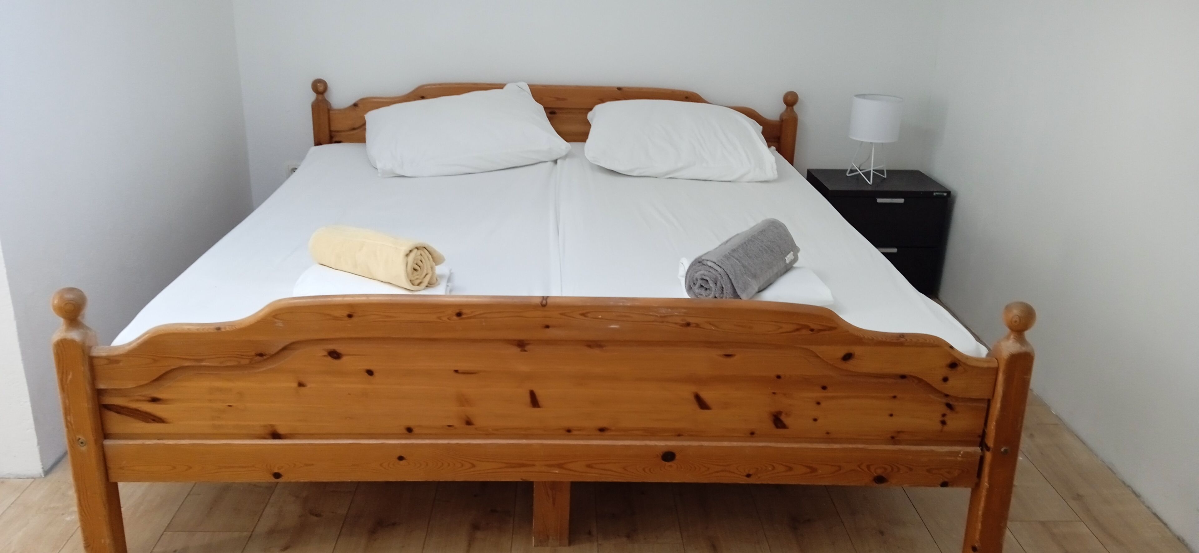 3 bedrooms, internet, bed sheets