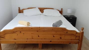 3 bedrooms, internet, bed sheets