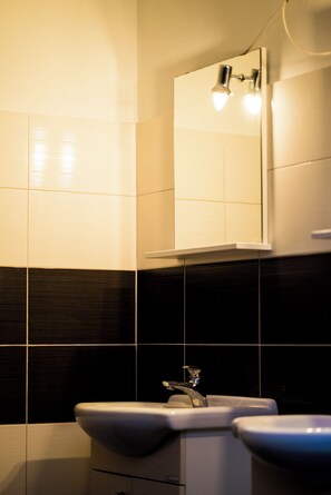 Shower, bidet, towels, soap - 3-bedroom apartment in Relaxing Kožino with Amazing Sea View (Kožino)