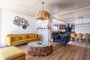 TV - Villa Renajolo. 10 pers, piscine chauffée, 3 min plage en voiture (Sainte Lucie de Porto Vecchio)