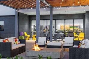 Terrace/patio - Home2 Suites by Hilton Fredericksburg South (Fredericksburg)