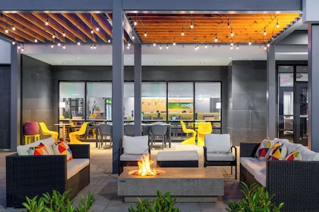 Terraza o patio. Home2 Suites by Hilton Fredericksburg South