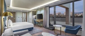 Suite Junior, 1 Tempat Tidur King | Seprai premium, busa memori, minibar, dan brankas
