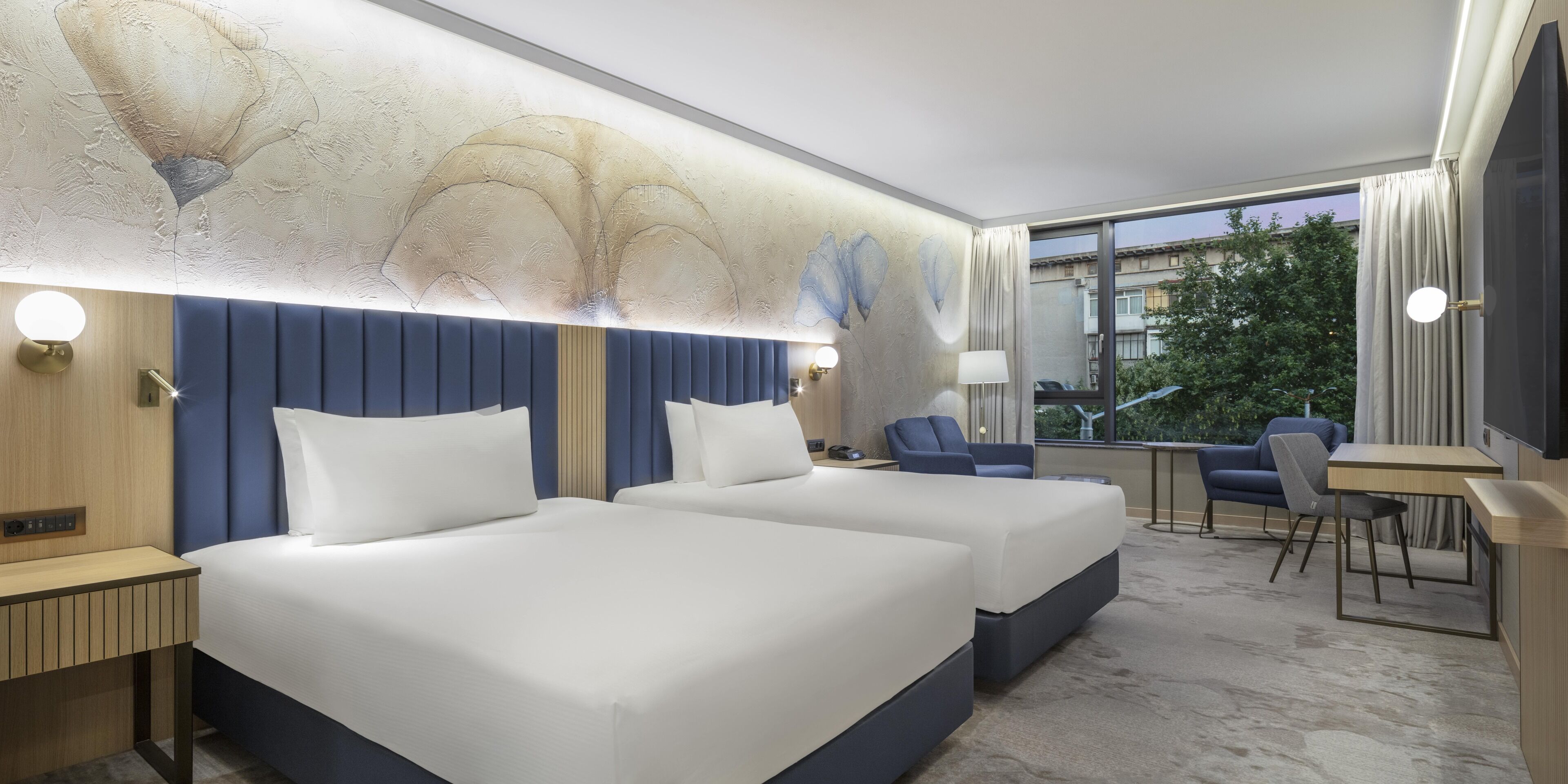 Ropa de cama de alta calidad, colchones con efecto memoria y minibar 