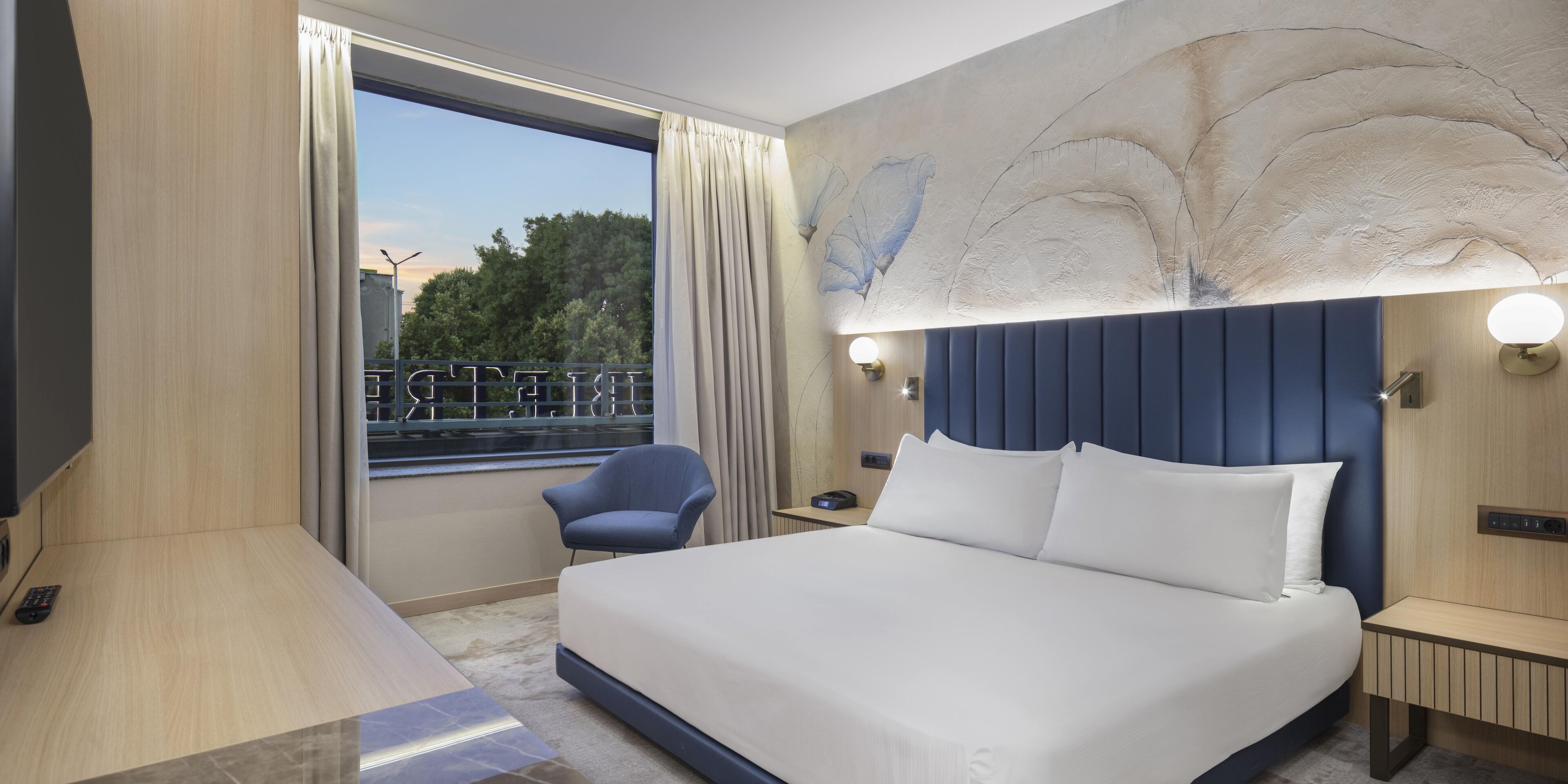 Ropa de cama de alta calidad, colchones con efecto memoria y minibar 