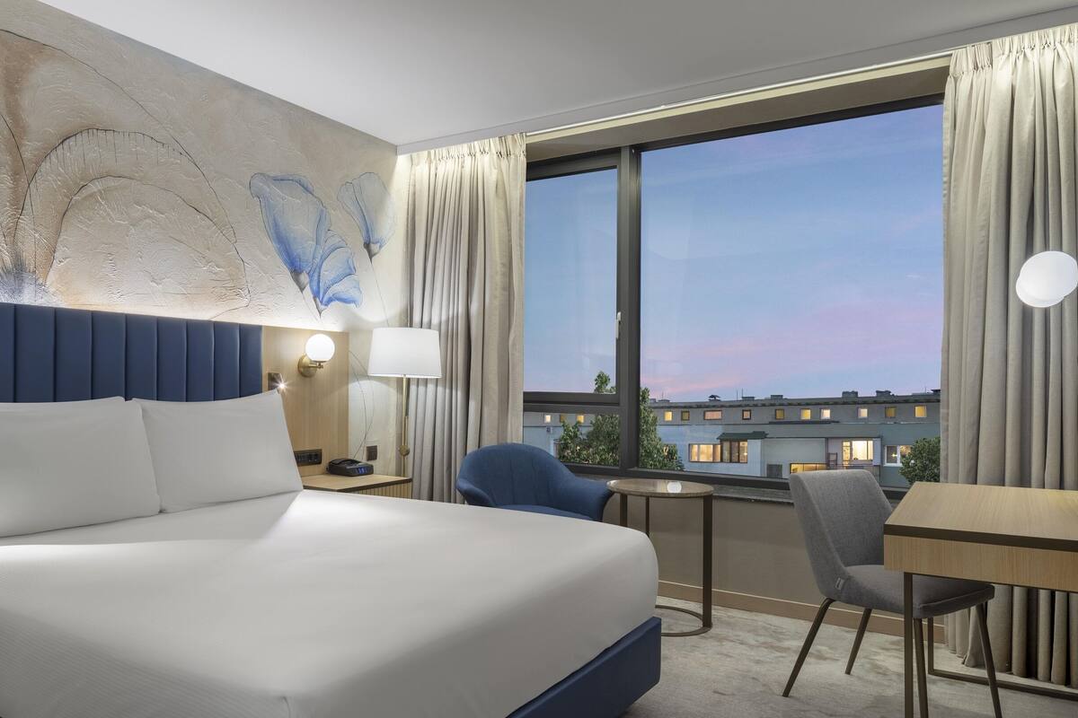 King Guest Room with View