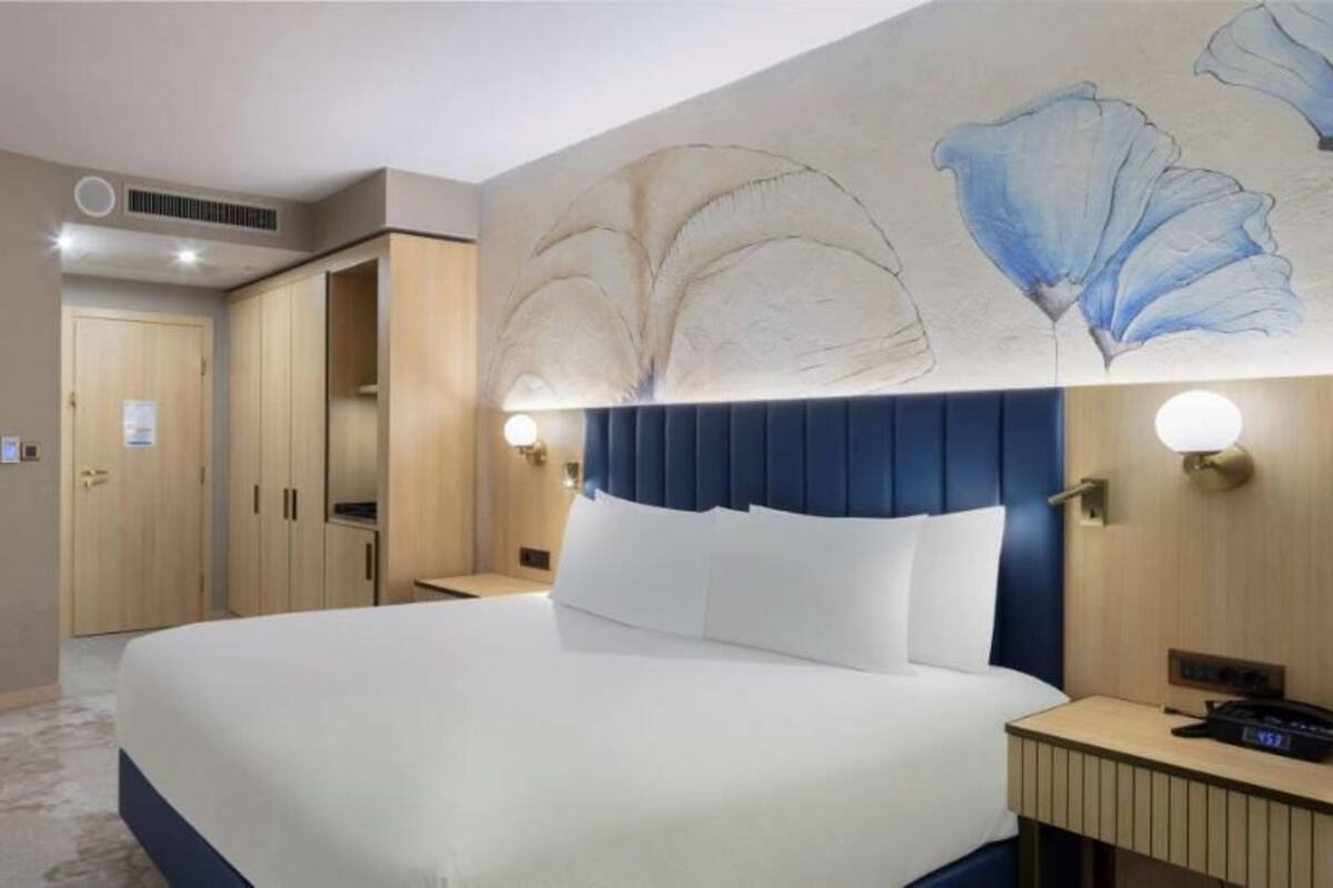 高級寢具、記憶棉床墊、迷你吧、房內夾萬