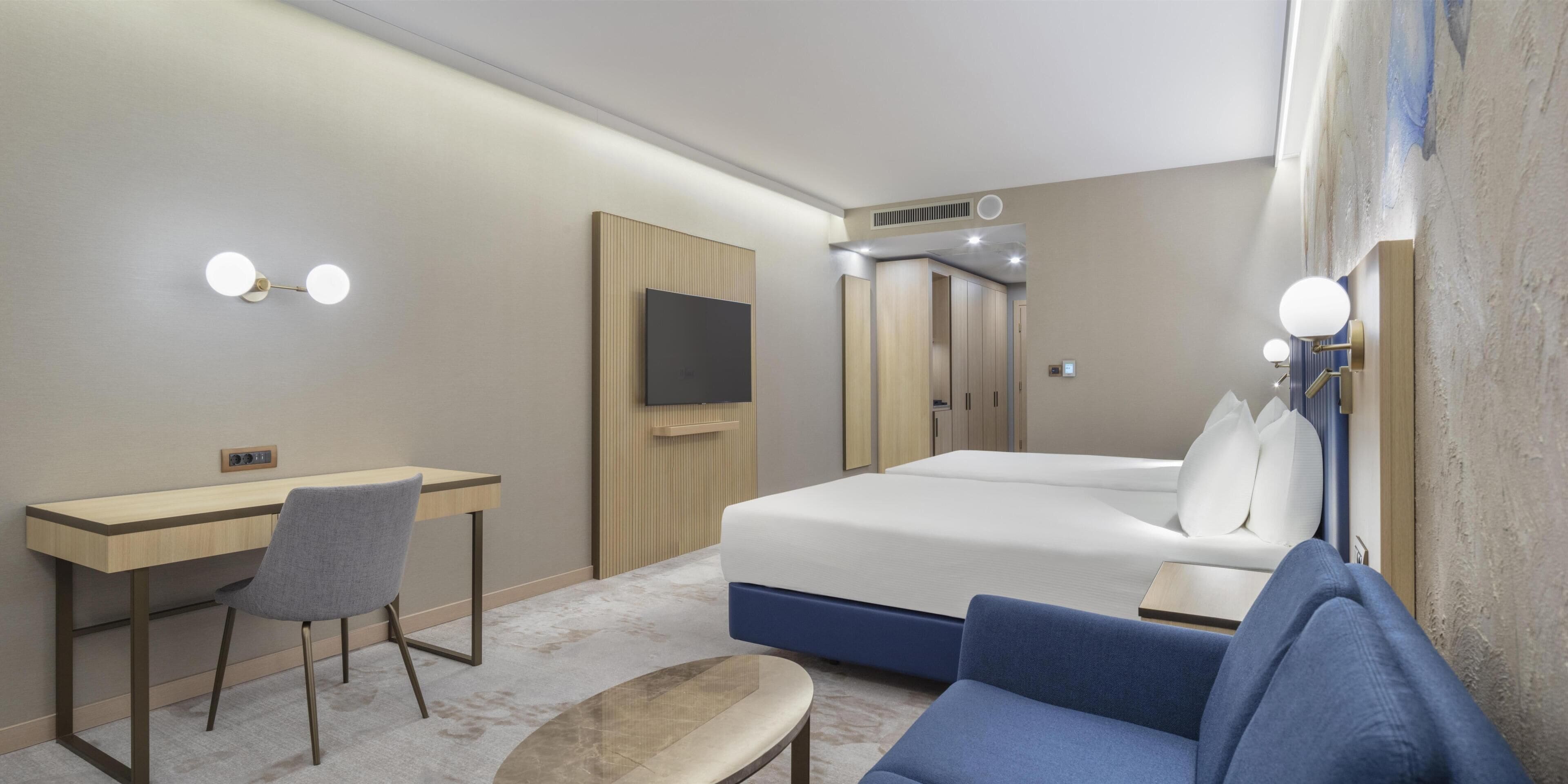 Ropa de cama de alta calidad, colchones con efecto memoria y minibar 