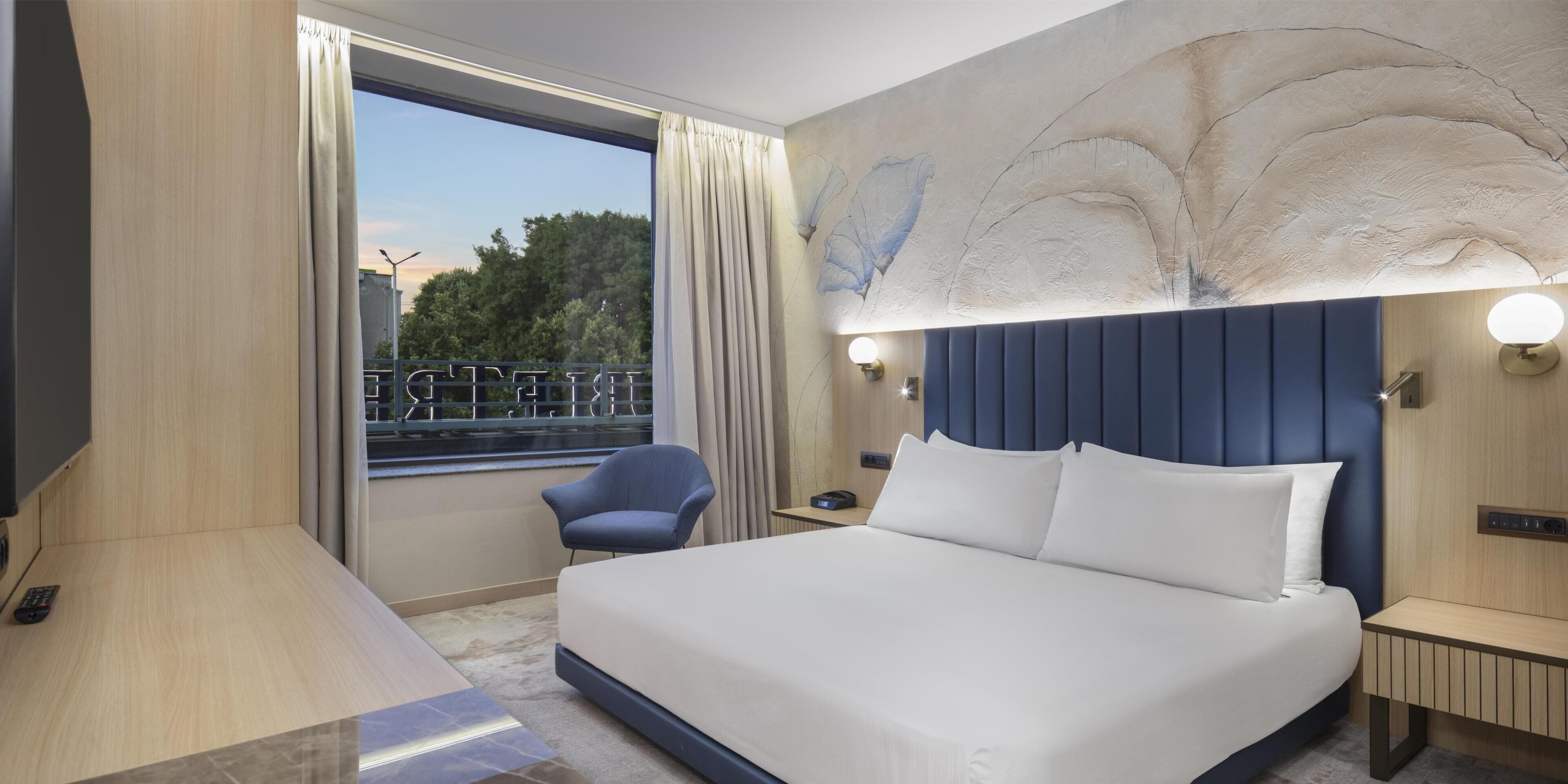 Ropa de cama de alta calidad, colchones con efecto memoria y minibar 