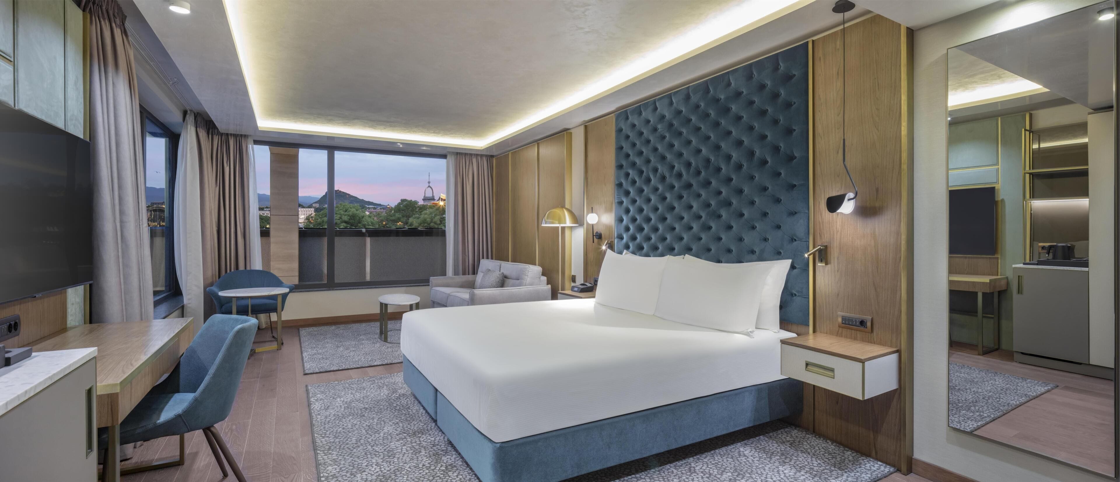 Ropa de cama de alta calidad, colchones con efecto memoria y minibar 